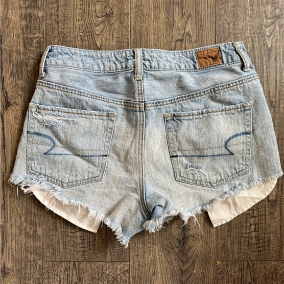 American Eagle Hi Rise Distressed Festival Shorts- Size 4 - Picture 2 of 3